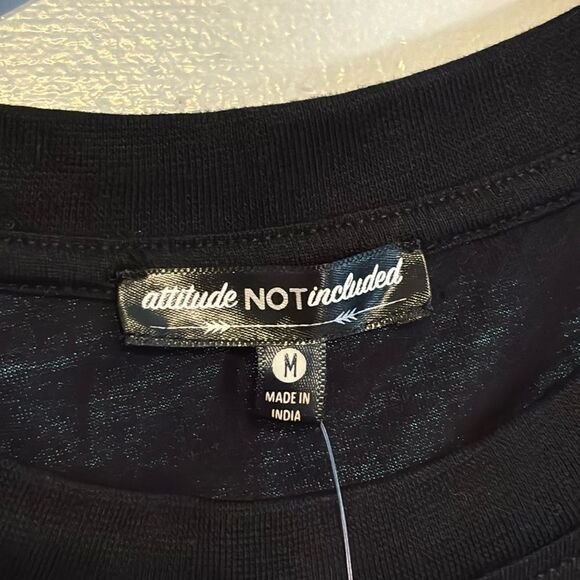 NWT Attitude Not Included Women’s Black Tshirt Como La Flor Rose Top Size M - Picture 3 of 8